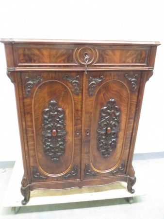 2071 - Vertiko neorokoko 1880  95 x 52 cm V - 123 cm  -  9 900 kc